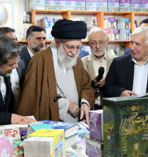 حضرت آیت‌الله خامنه‌ای رهبر معظم انقلاب اسلامی صبح امروز از نمایشگاه بین‌المللی کتاب تهران بازدید به عمل آوردند.